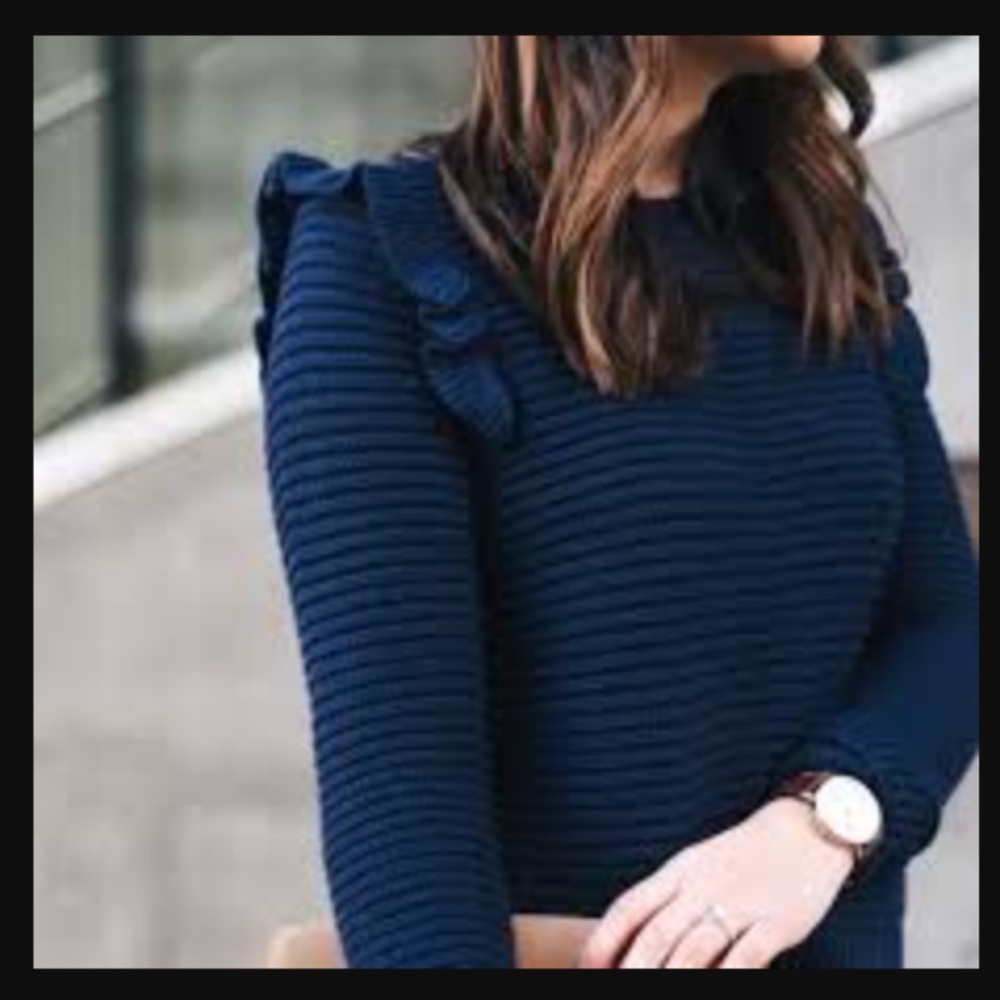 Banana Republic Crewneck Cable Knit Sweater w/ Ruffles | Size SMALL